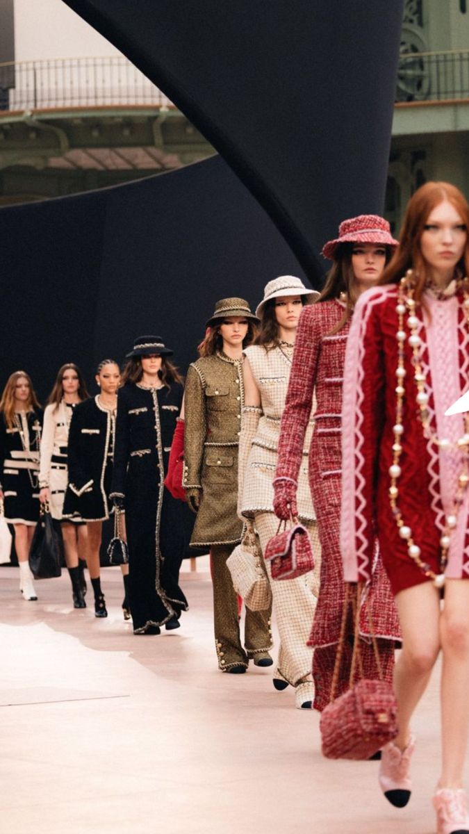 Let’s stop the glazing and critique “art”